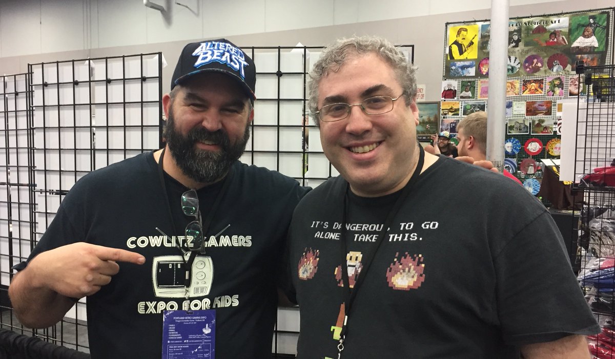 stus_reviews's tweet photo. Met The IMMORTAL John Hancock (@swlovinist) at the @RetroGamingExpo as well - very nice guy, just like in his videos. :) #prge2017 https://t.co/1XENKQ3lhF