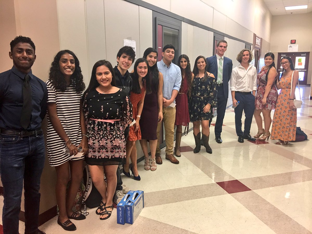SNHSMarshall's tweet photo. 81 reasons to love ❤️ Science 🔬& our Marshall Rams 🐑! TY to all of our #SNHS members! #ScienceStrong #InductionSuccess #NISDInspired https://t.co/OqIm1WOYDA