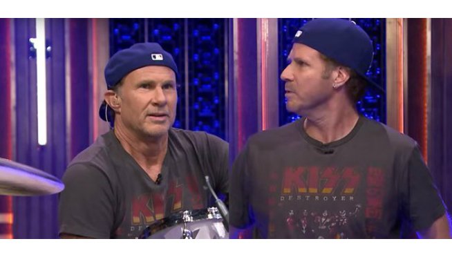 Happy birthday Chad Smith! Remember this battle of percussive giants?

- 