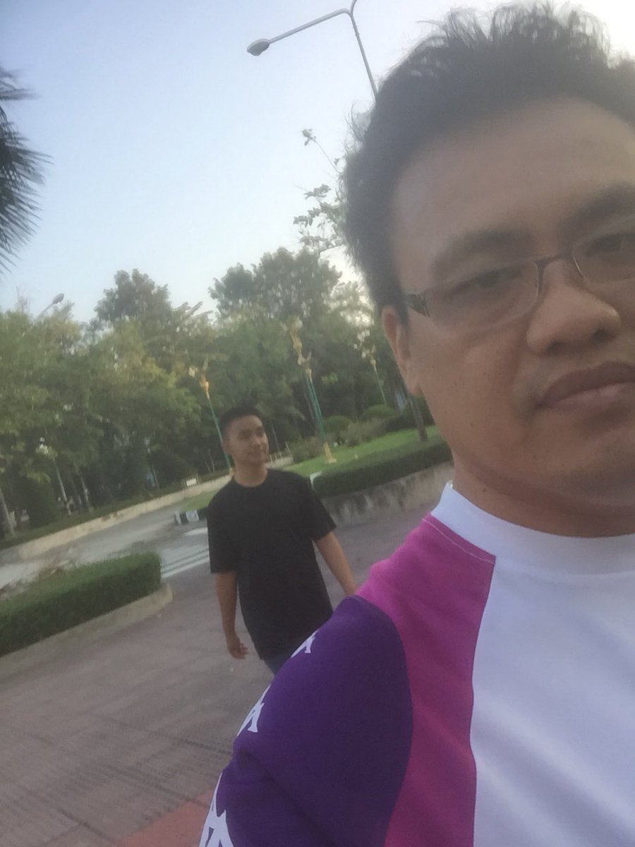 tthanomnua's tweet photo. #พี่ใบไผ่ กับการออกกำลังกายในตอนเช้า ..:)
#ขอบคุณ #KMIDS https://t.co/OYGlhytPai