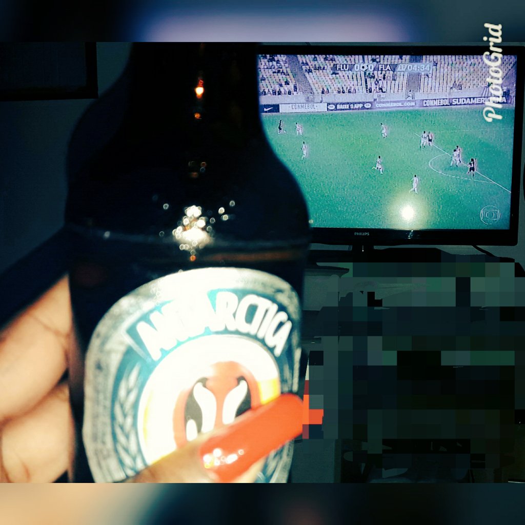 FabyaRodriguez's tweet photo. De boa vendo o timão 😍🍻��� https://t.co/NFjSnZ2z9x