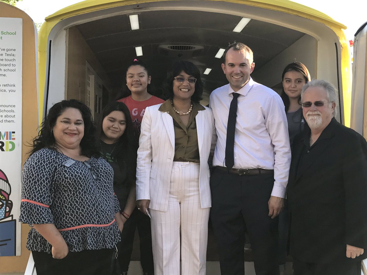 SuptDrJimenez's tweet photo. Celebrating Círculos in DTSA! Great opportunity for our students! #wearesausd #rethinkinghighschool @XQAmerica @SantaAnaUSD https://t.co/vyLKxMS57U