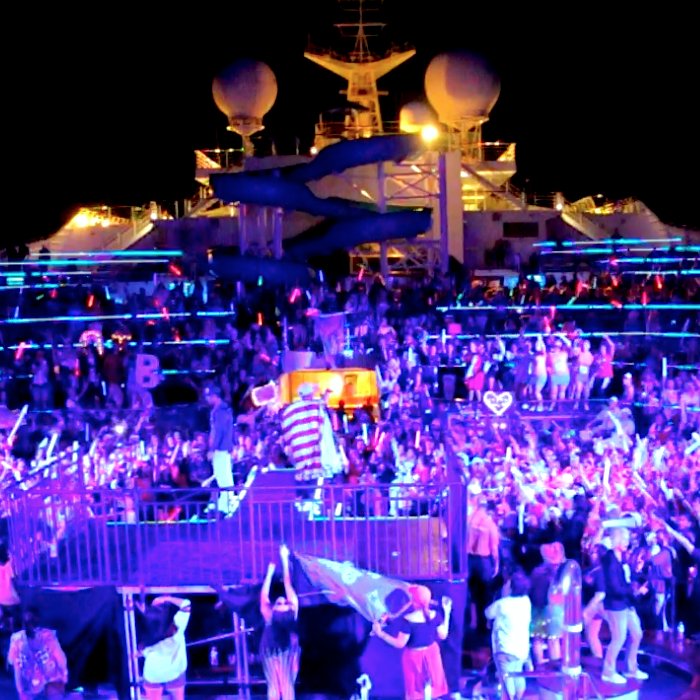 DJSTUBBS23's tweet photo. Here it is!! My 🎁 to all the #NKOTB2017Cruise BHs. My GPS DJ Set for your listening pleasure. Enjoy! 🛳️🎧  https://t.co/vk8ZcCCgRF https://t.co/1JQvRvosXp