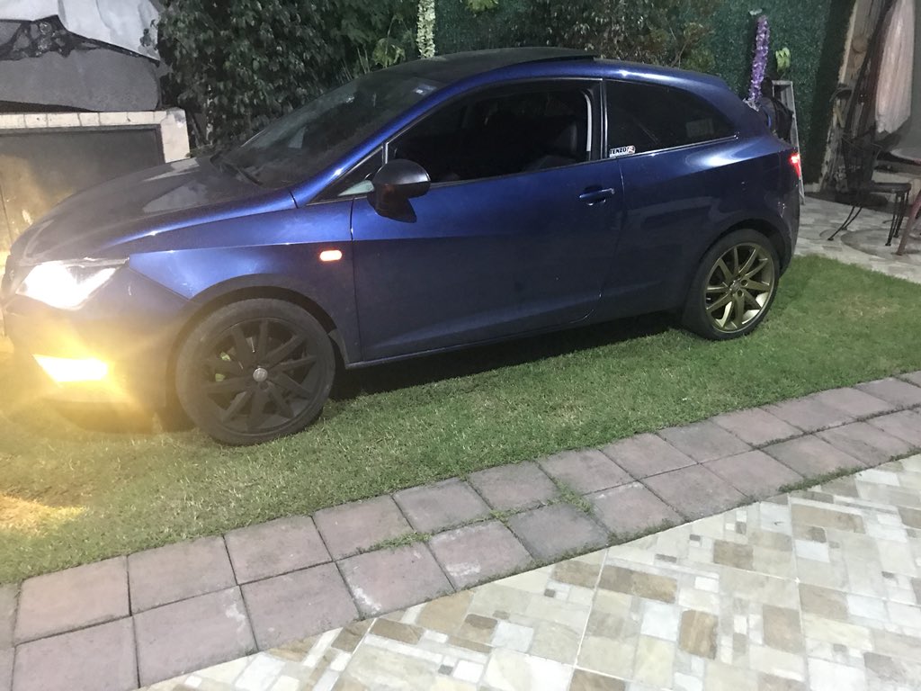 Arambula05's tweet photo. @jucaviapri Esa misma técnica aplicada en mis rines. Igual dorados y la combi azul con dorado 👌🏽 #diosesdeltuning https://t.co/MesacBIRRW