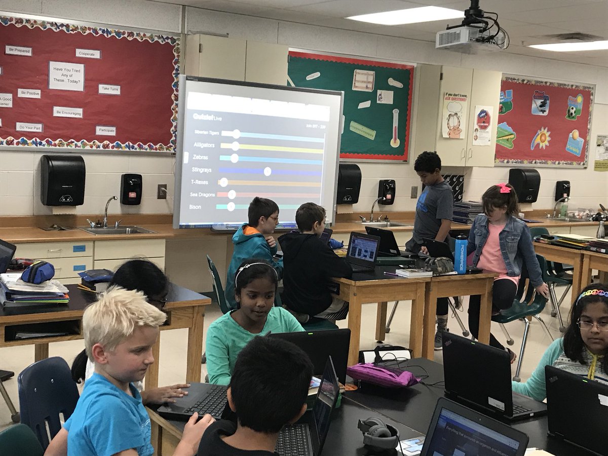 Anderson_teach's tweet photo. Nothing like a good old game of quizlet live😁 #MasonShines #MIStrong https://t.co/A6XMio6JWJ