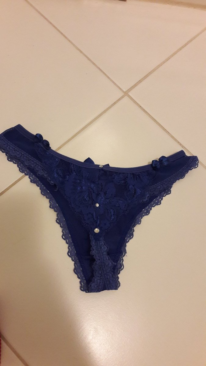 Sensell2's tweet photo. Kimlerin annesi kardeşi tanga giyiyor DM ❤️
Ensest #ensest #incest #swinger #cuckold #pasif #travesti #tanga #türban #türbanlı #çamaşır https://t.co/e9cIbcahJn
