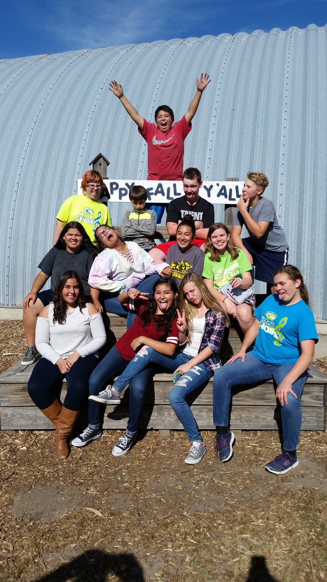 BevinDrew's tweet photo. We had a great afternoon at the Scarecrow Patch today! @StLibory #ginwvikings #fieldtrip #fall #beautifulweather #funforallages #stlibory https://t.co/aalbmGb4IG