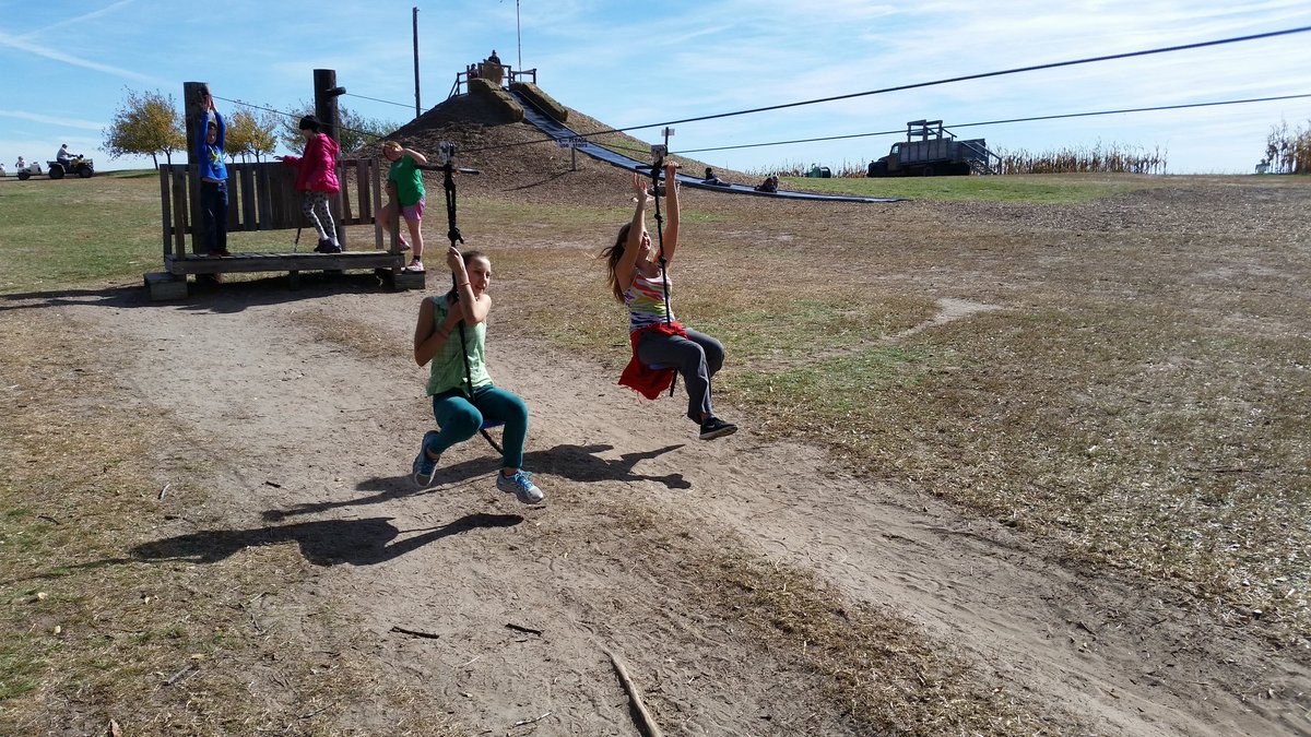 BevinDrew's tweet photo. We had a great afternoon at the Scarecrow Patch today! @StLibory #ginwvikings #fieldtrip #fall #beautifulweather #funforallages #stlibory https://t.co/aalbmGb4IG