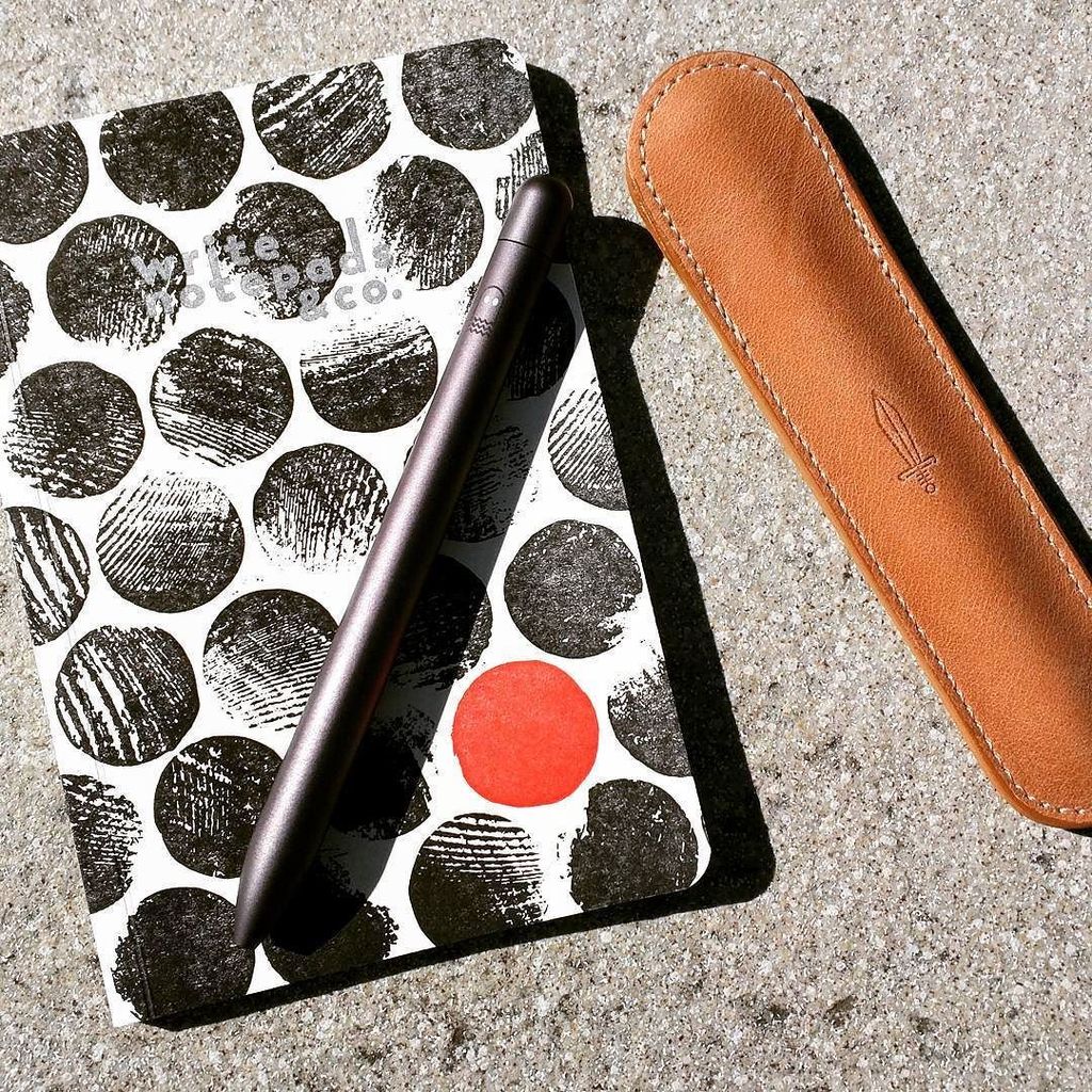 mjelson's tweet photo. Today's writing companions @baronfig @writepads ・・・
#writepadsfingerprint #baronfigsquire #limitededition #noteboo… https://t.co/Ij8mOKcHIy https://t.co/EDzY8azhPb