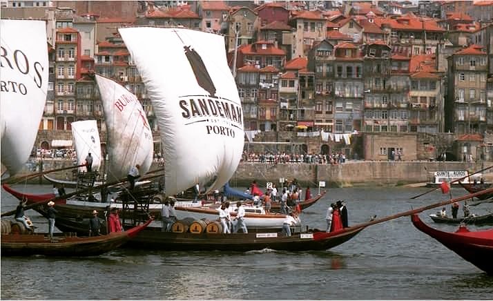 VaiPortugal's tweet photo. ¿Quieres ver una regata de veleros antiguos en el río Douro? Aquí te contamos para que prepares tu viaje... https://t.co/hJDSsJ5pPJ https://t.co/JqBgNnBYCo
