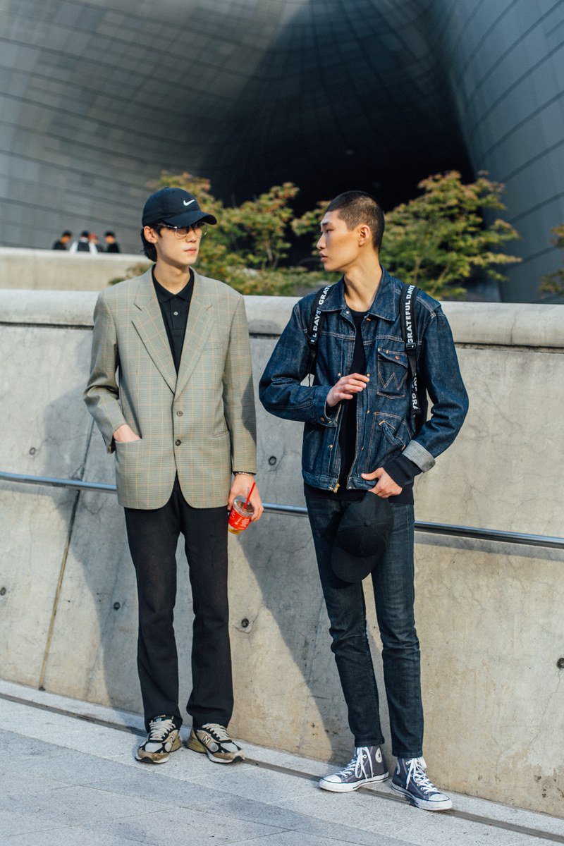 GQStyle's tweet image. Seoul's incredible street style is worth the trip alone: gq.mn/8e6ASQm