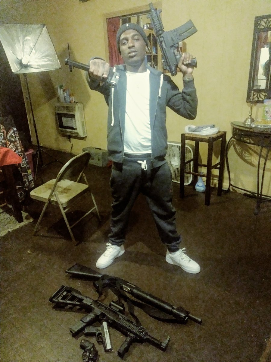 jAYdEEdOSS_ENT1's tweet photo. Yall niggas food on the dinner plate shoot your car up on the INTERSTATE @RubberbandOG https://t.co/wvllbC7FGl