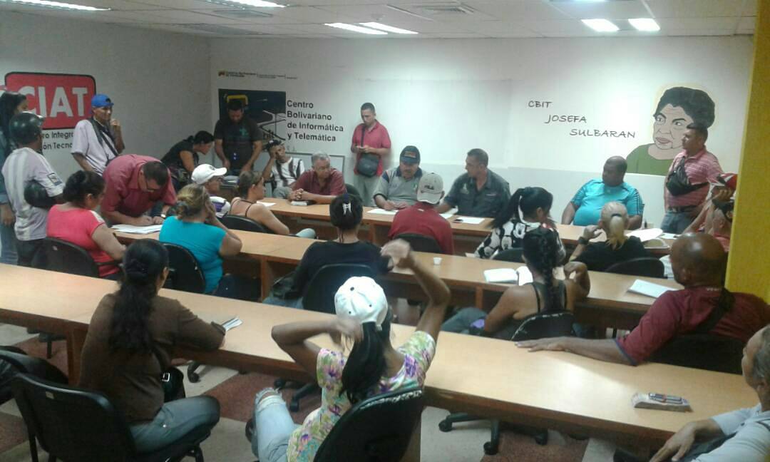 Junto a trabajadores informales firmamos acuerdos para hacer respetar el derecho al trabajo y al libre tránsito de todos los valeranos
