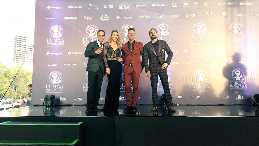 QuattroBooking's tweet photo. Nuestros @Fab90s en la alfombra roja de @LunasAuditorio #fab90s https://t.co/EfXPUD5CNo