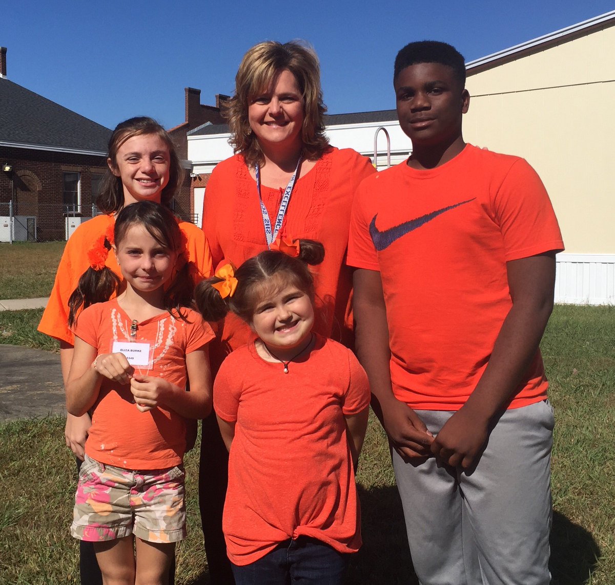 SilkHopeEagles's tweet image. Trading in our light blue for orange. #CCSUnity #SHSSoars #SHSreach17