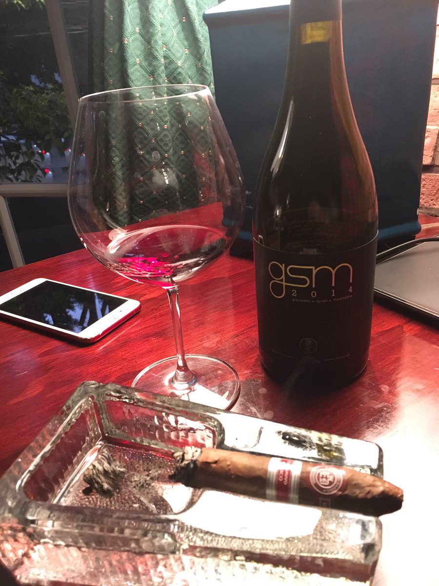 CavaCordova's tweet photo. Acompañando un #habano edición exclusiva para México con #vinomexicano en @AmarisLounge https://t.co/Ve8zg6C30U