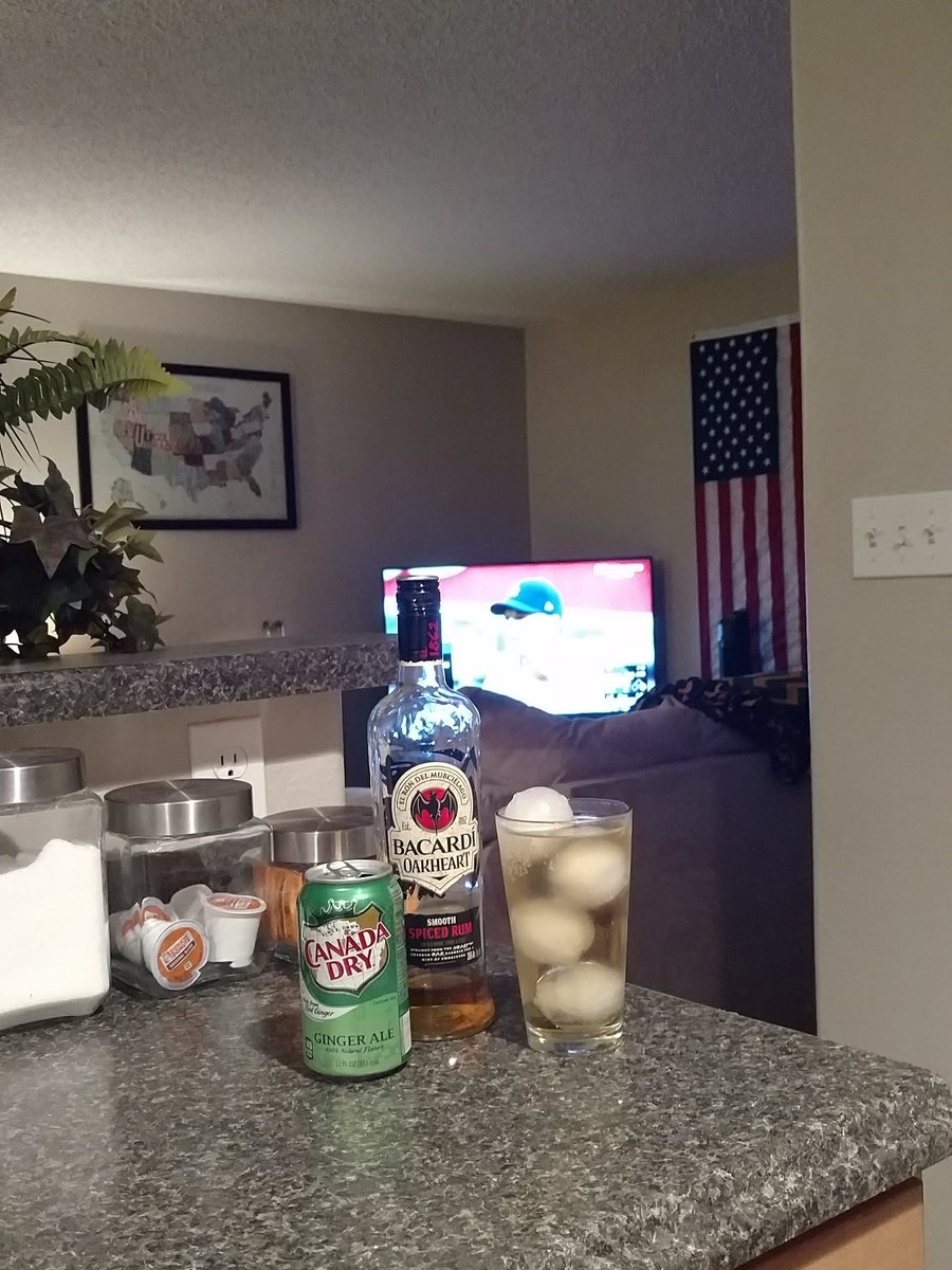 TimSzewczak's tweet photo. @UncleChaps got my #oaksandginger for the game tonight. https://t.co/5WGpV31HkT
