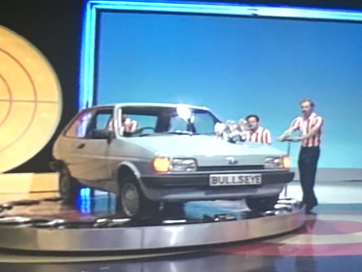 daveinitalia's tweet photo. It wasn’t always speedboats. You don’t get prizes like this anymore 😂 #Bullseye #VTECTimeMachine https://t.co/2tfTWjp4Zq