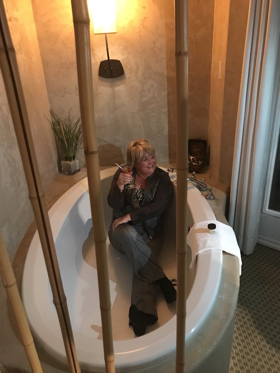 LesleyAnn30's tweet photo. #PROCEDE2017
Susan Oliver for Procede Speaker 2018!  :) https://t.co/3aeYdxQUdG
