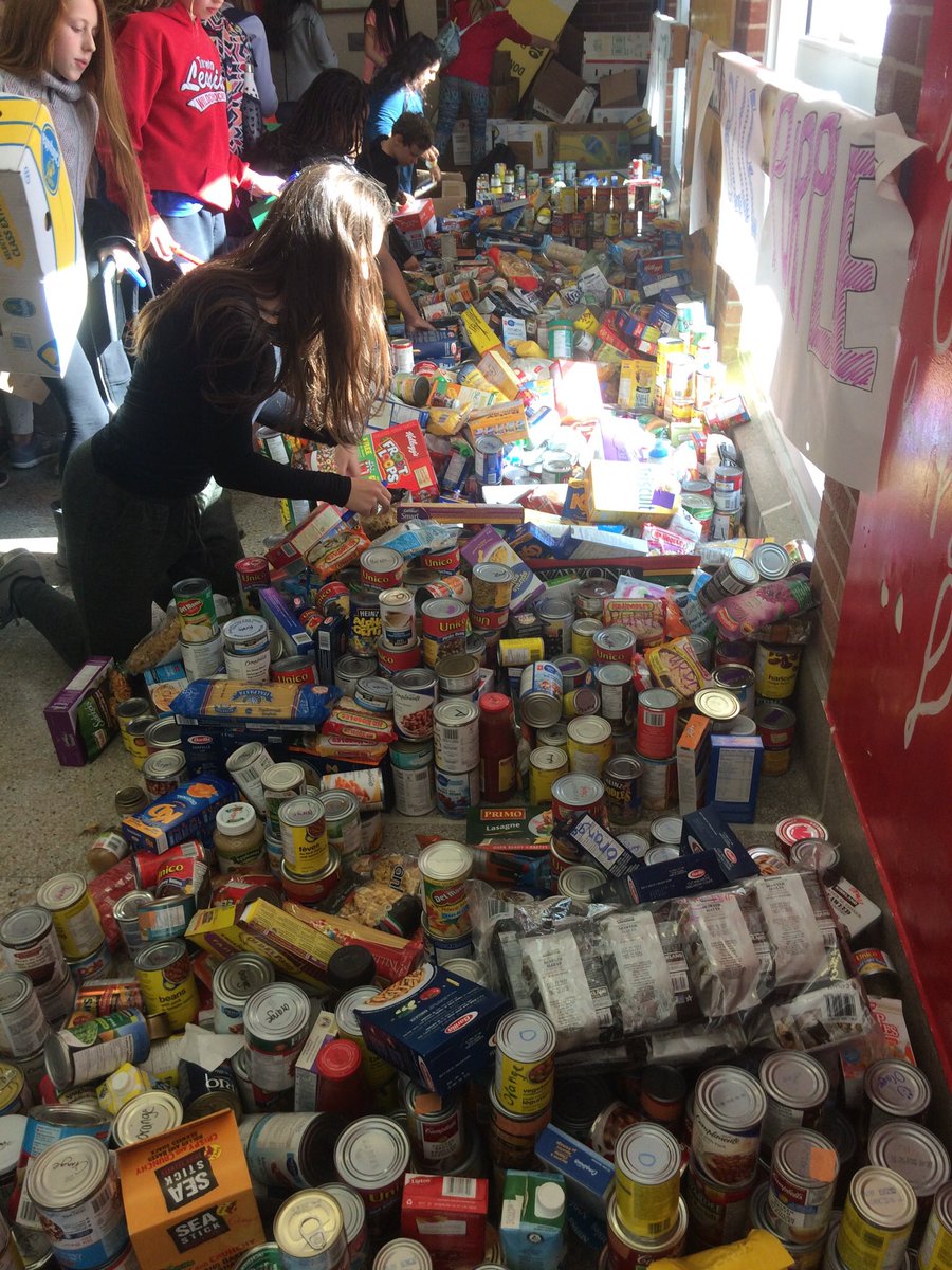 elzcheng's tweet photo. Fastest sorting of food today at lunch by student council reps!  @TDSB_HodgsonMS doing our part to scare hunger. 👻 https://t.co/QHQU2ujZ5x