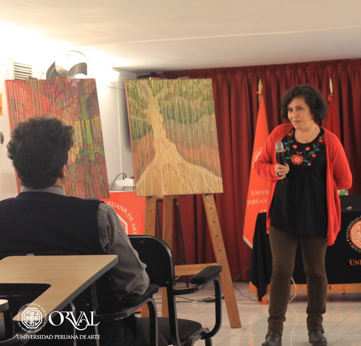 UOrval's tweet photo. Segundo día de la #SemanaOrvalina con la Conferencia: "El Color y su aplicación en el Arte Peruano" por la Expositora Elsa Valenzuela https://t.co/DB7wCYP5yb