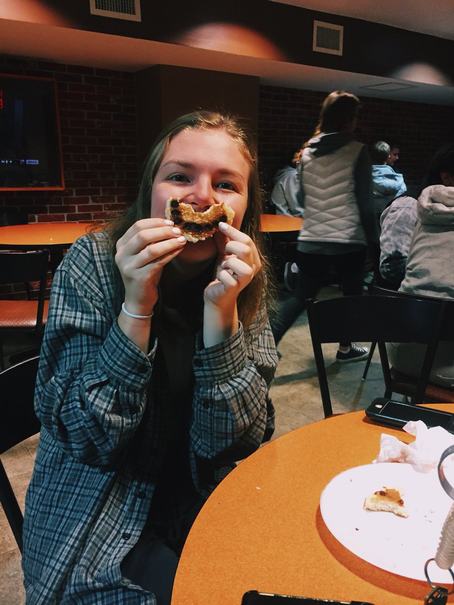 all smiles for pancakes :) thank u <a href="/PittDeltaChi/">Pitt Delta Chi</a> #ComeHungry #LeaveHappy