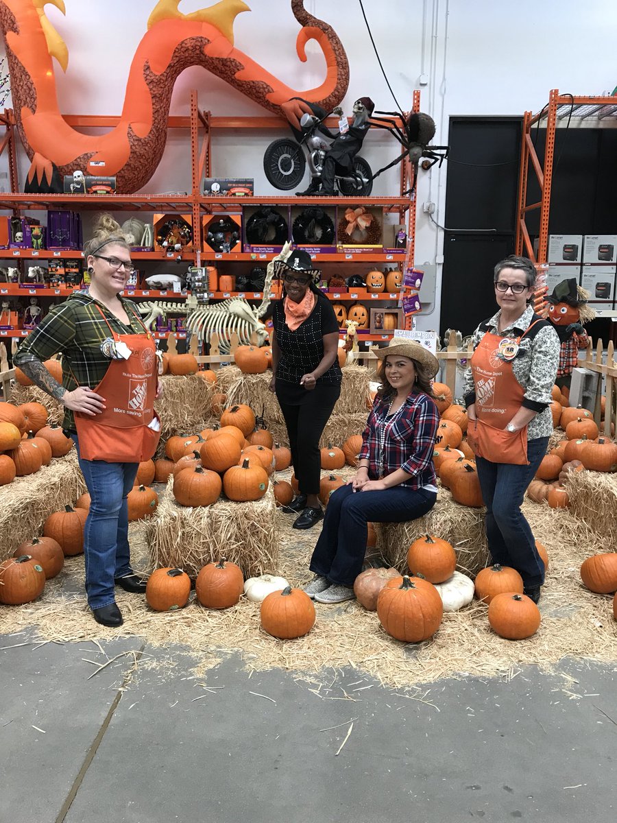 Maria102915's tweet photo. Rocking our Country Attire to support CAM @MoVal0616 https://t.co/d18UjvA3V3