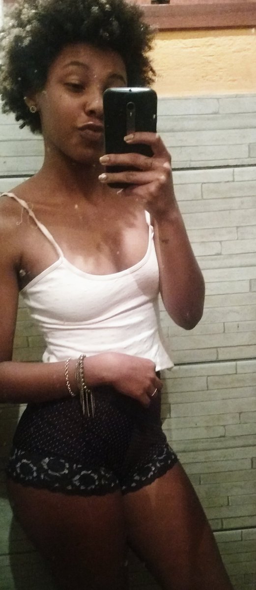 MaysaMuniz9's tweet photo. Me disseram que roupa de dormir aqui pode nรฉ rs'
#boaNoitinha #FuiQueFui https://t.co/ndwiz2GrwX