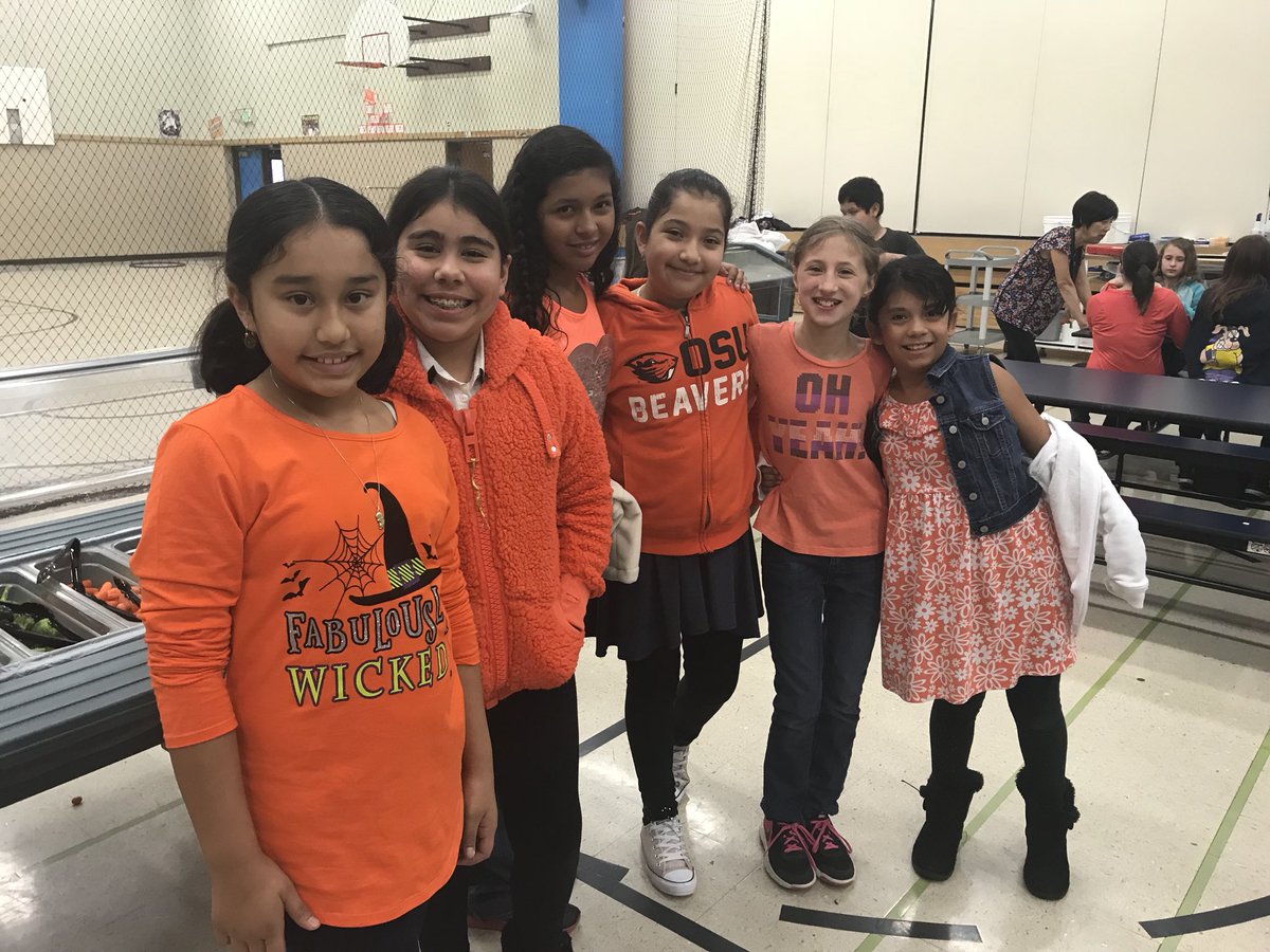 DirectoraGarcia's tweet photo. Celebrating Unity Day! We join together against bullying!
#WearOrangeForUnity https://t.co/56Gir1eLas