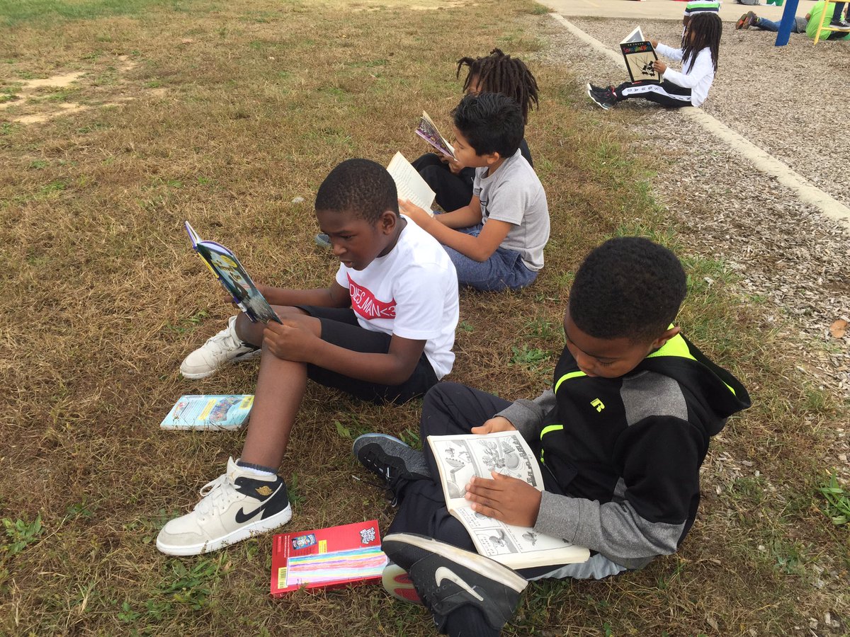 kwoninsecond's tweet photo. Loved reading outside with everyone. What a great way to celebrate! @SwansCreekES #WrAreSWANS https://t.co/PHMCRsCLlK