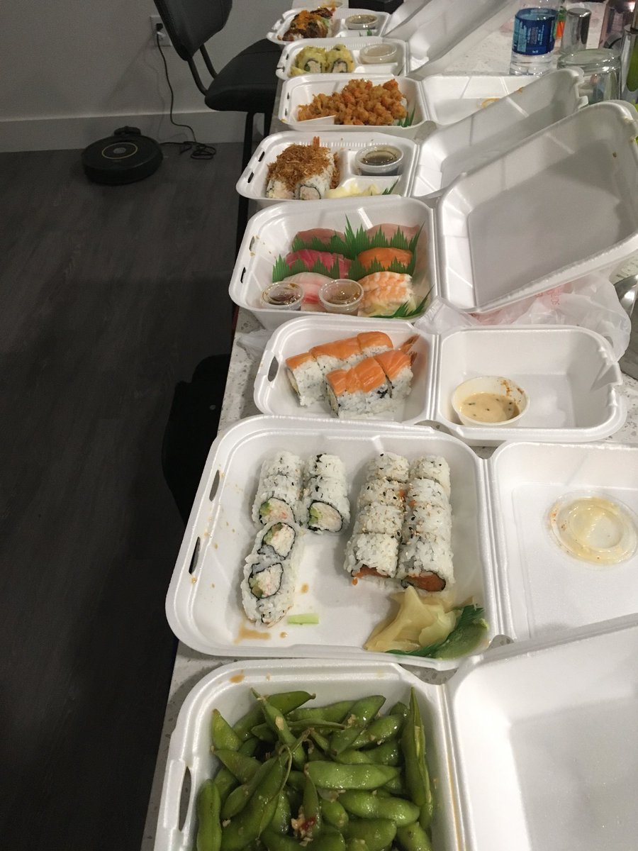 JcTsunamo's tweet photo. B-Day Sushi is here 🙌🙌🙌👌#thanksangelo https://t.co/gClRXIqoBP