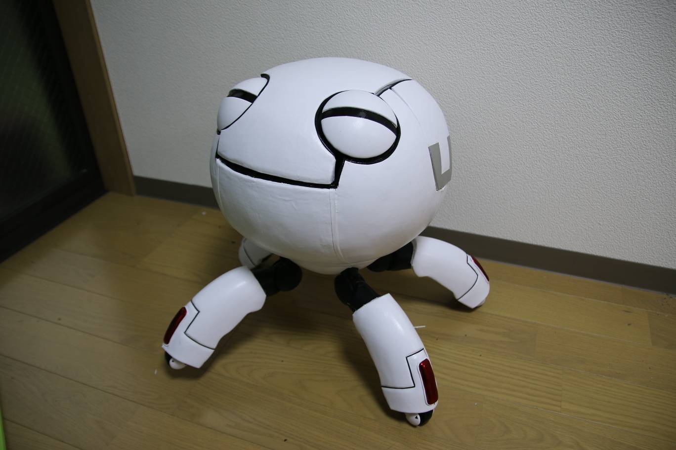 Cofit コフィ ギルティクラウンのふゅーねるくんやっと完成 今回ギミック多めで写真が4枚じゃ足りないので全景とギミックでわけました まずは全体はこんな感じ 立つと膝くらいの高さになります 分解は7パーツにわけられます 続く コスプレ ギルティ