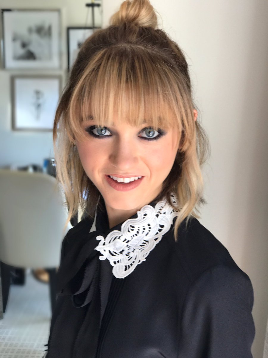 Marcmena's tweet photo. How friggin cute is @nattyiceofficial?
#MARCdIT ✔️
.
#NataliaDyer rocking bangs with half up top knot. Day 3 @strangerthingstv press day .
#styling @bradgoreski @daniela_viviana 
#hair me #marcmena
#makeup @desiraecherman 
#clothes @katespadeny  @xclusiveartists @warrentricomi https://t.co/PCRwnCdQtB