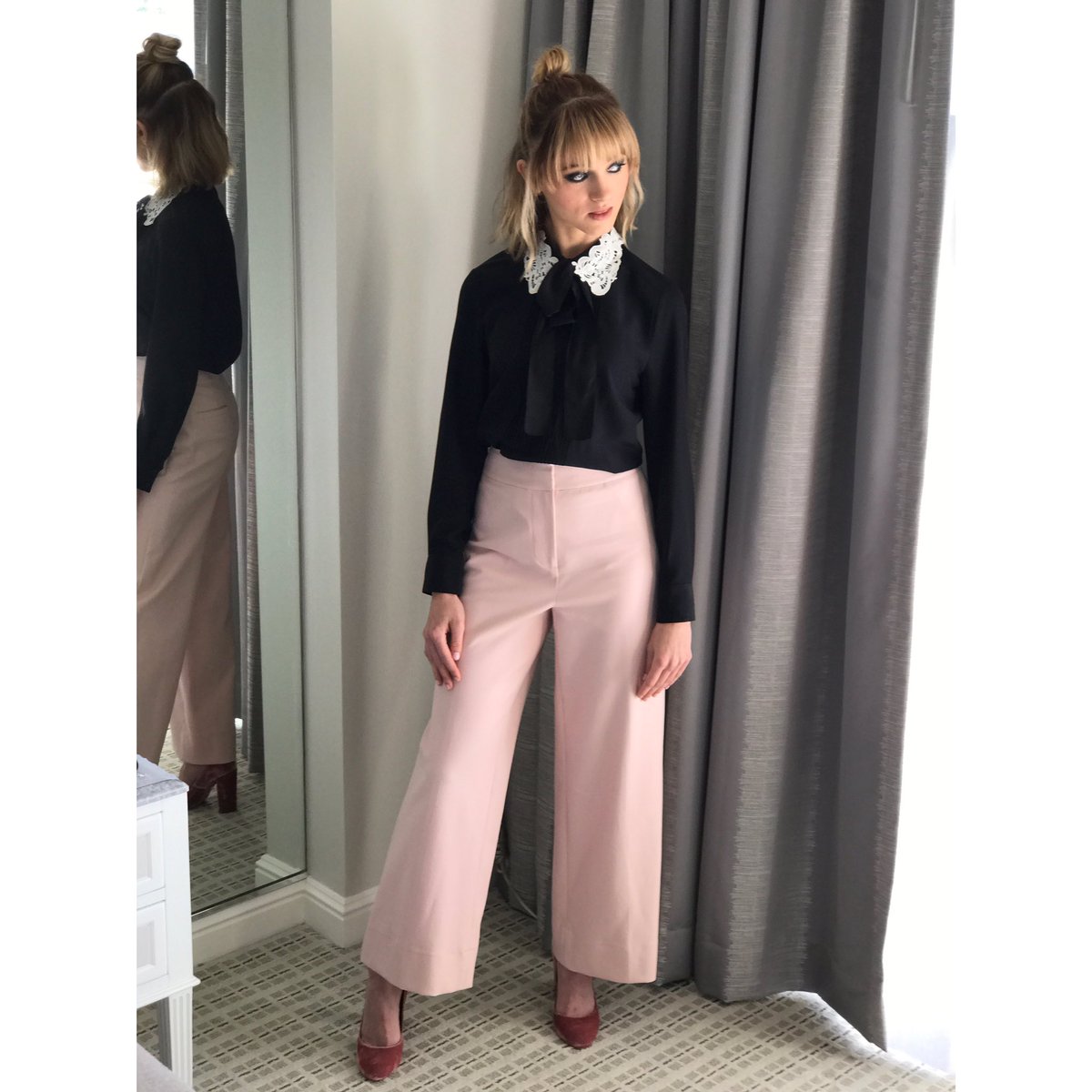 Marcmena's tweet photo. How friggin cute is @nattyiceofficial?
#MARCdIT ✔️
.
#NataliaDyer rocking bangs with half up top knot. Day 3 @strangerthingstv press day .
#styling @bradgoreski @daniela_viviana 
#hair me #marcmena
#makeup @desiraecherman 
#clothes @katespadeny  @xclusiveartists @warrentricomi https://t.co/PCRwnCdQtB