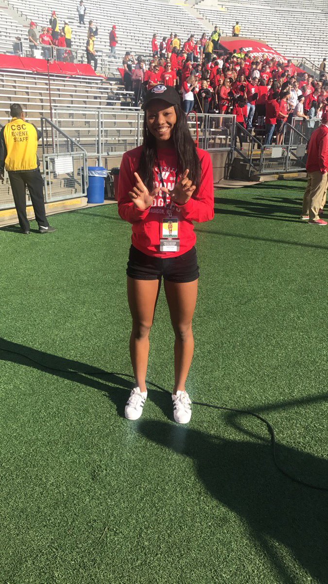_alexis_jackson's tweet image. Excited to announce my verbal commitment to run track and further my education at UW-Madison. Thanks to everyone who helped/supported me❤️🏅