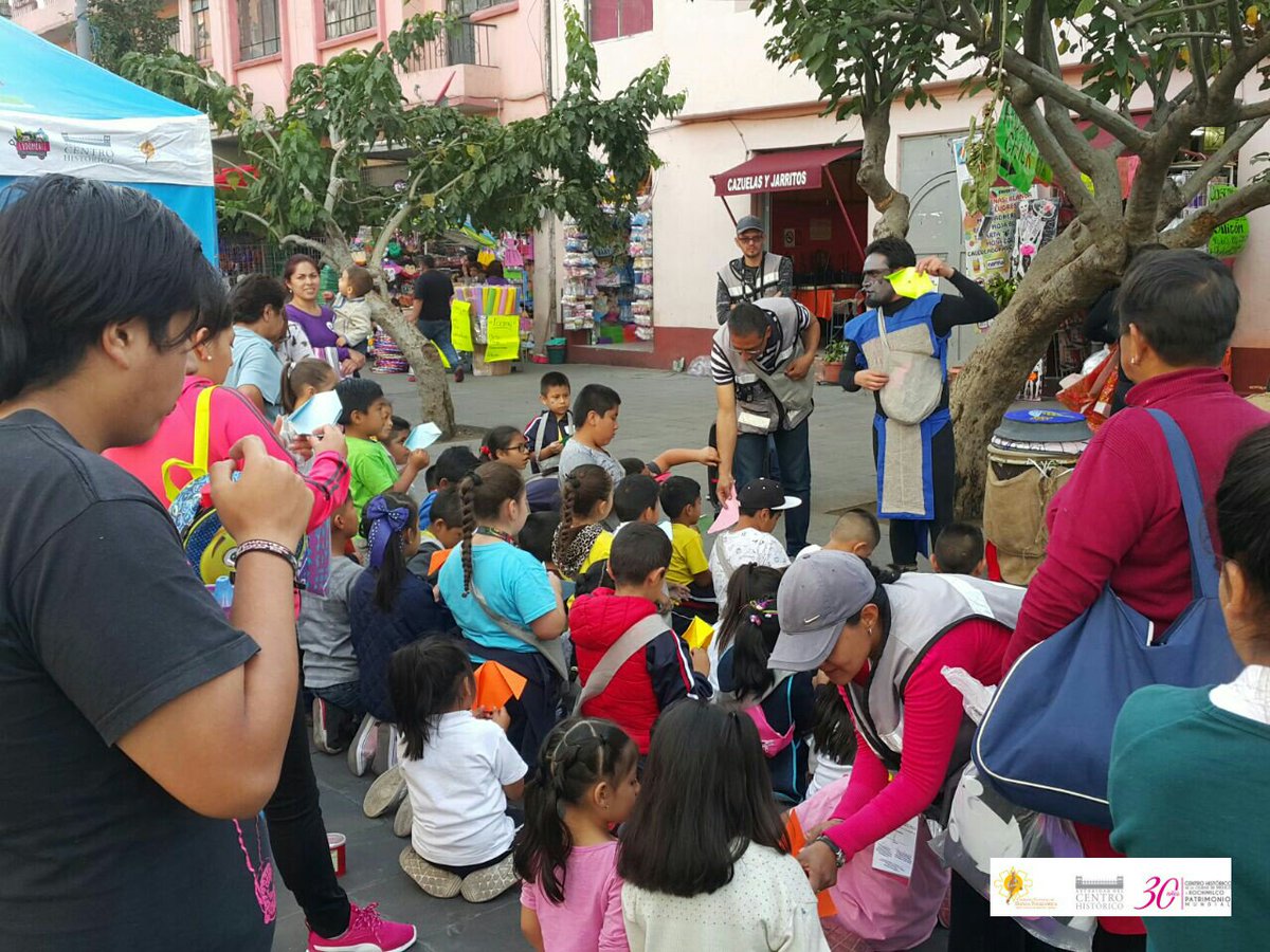 LudomovilCH's tweet photo. El Ludomóvil del Centro Histórico llegó a plaza la Águilita, para brindarle a las niñas y niños de la zona, herramientas para la vida https://t.co/99RskiTtkT