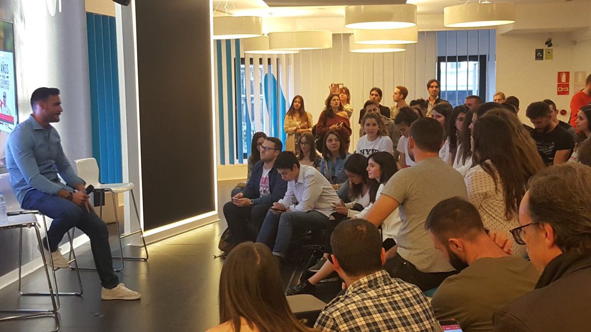 La firma de ayer en Madrid fue un exitazo! Millones de gracias a los asistente y a los que ya habéis comprado mi libro #4añospara32segundos