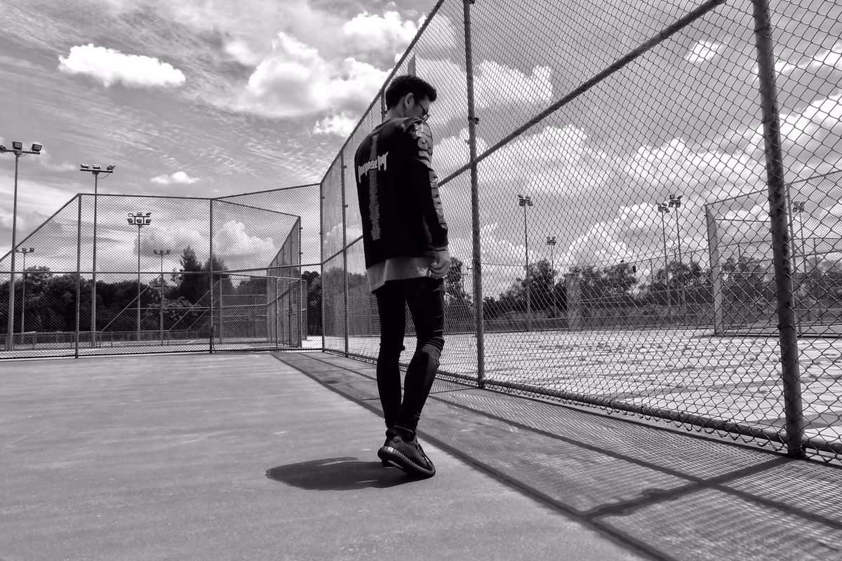 PopThakorn's tweet photo. A short stroll before the big game! #P23Trips π https://t.co/dP38gumH6v