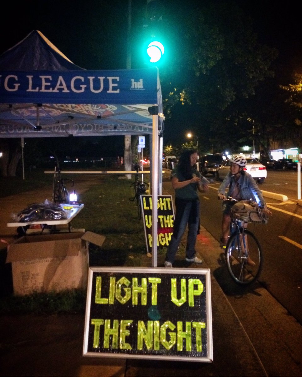 Don't forget lights! 
Gave away 30+ lightsets tonight at #LightUpTheNight! Plus <a href="/HIgov_Health/">Hawaii State Department of Health</a> gave out 20+ helmets! #ridealoha #besafebeseen