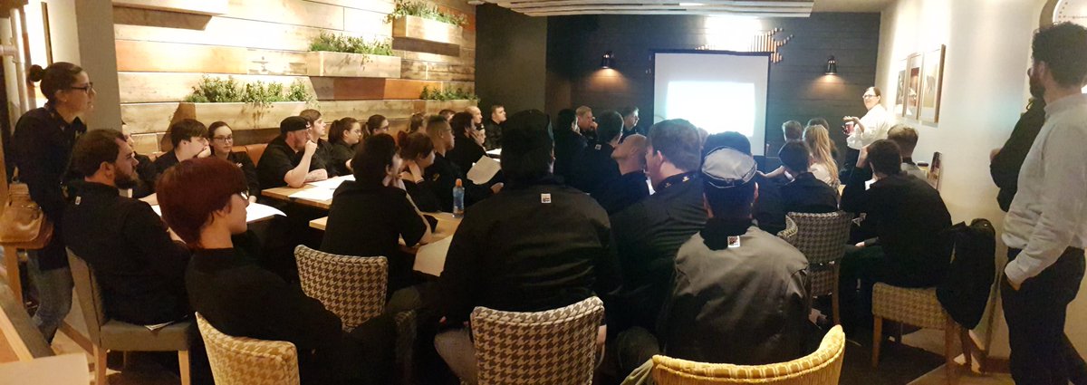 BOH skills trainer Sarah giving our team the knowledge to start them on their way becoming steak masters!! 💪🔪🍽🐴 #famousforsteak #knowledgeispower #teamdundeecentral