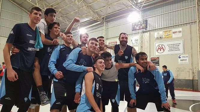PiterLorens's tweet photo. #BasquetCañadense Unión de Totoras le ganó a Provincial de Salto Grande por 78 a 73 y logró el Ascenso para la próxima temporada 2018. https://t.co/iovn12s0bp