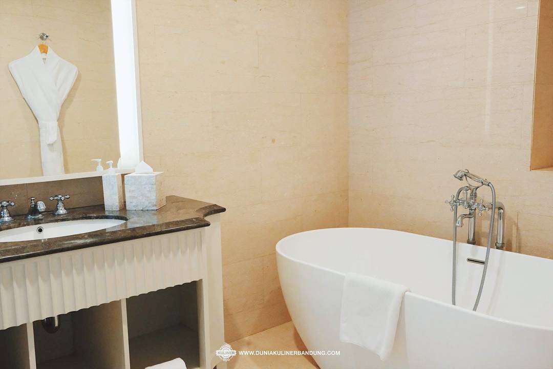 The weekend place to escape and do absolutely nothing! 😄

Get the lowest rate at fourpointsbandung.com

Captured by <a href="/duniakulinerbdg/">Dunia Kuliner Bdg</a>