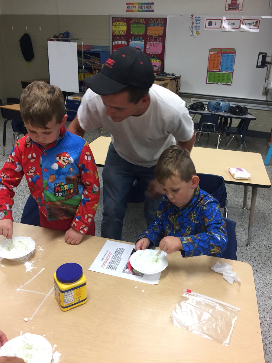 Spidernan127's tweet photo. I LOVE when dad’s get involved! #MachenNation https://t.co/bpsynJEEaQ