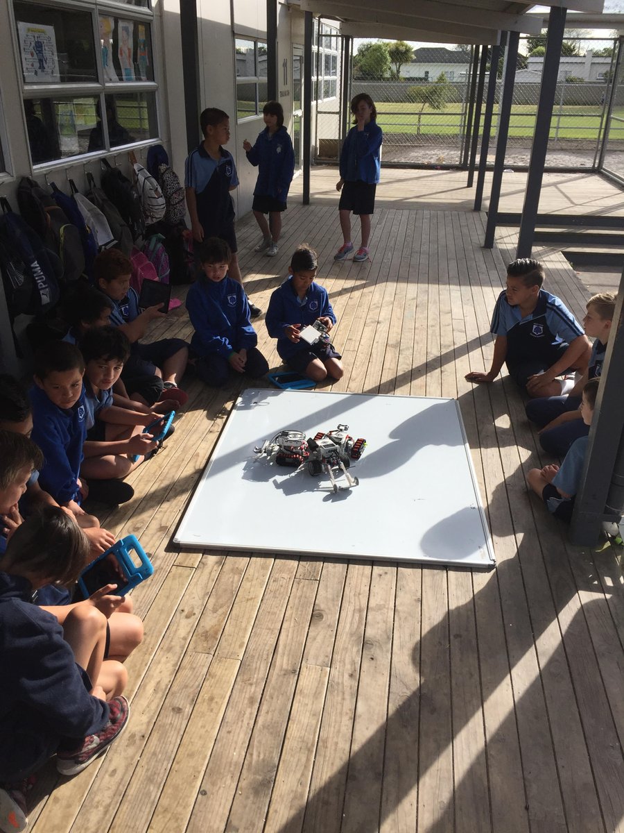 MrD_From_NZ's tweet photo. A 'disengaged' learner today said "I like school now, 'cause when I've done my work, I can do robotics." Makes it all worth it... @tmarlee02 https://t.co/VCxZ9QUK5v