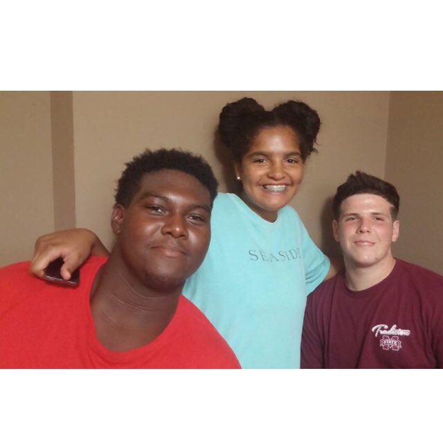 mdizzy_'s tweet photo. pray for my school and my sweet friends💛 #ripCM https://t.co/Cmz0vvGIKq