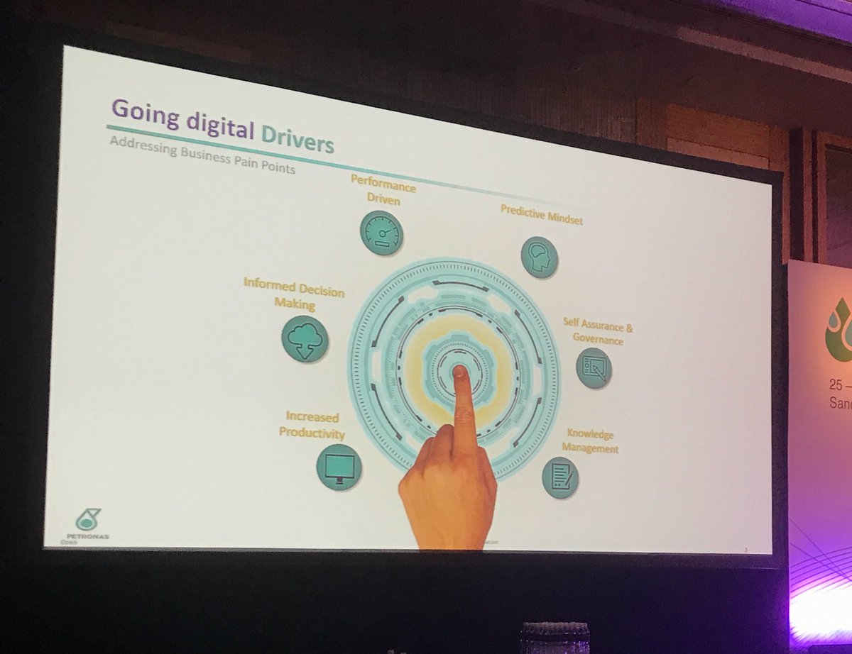 AnneMarieWalter's tweet photo. Jefferi Kamarudin speaks to @Petronas vision of the refinery of the future &amp; an app #rotf #ADS2017 https://t.co/ljlHx1ajU7
