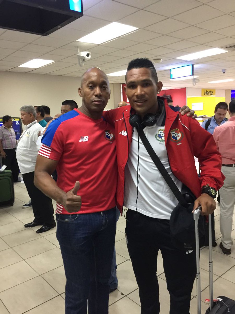 JavierMiller7's tweet photo. Recibiendo al pupilo....el presi d new york fc Miller y el Dino gol R Dinolis ....Bienvenido https://t.co/nrLUMWnUrP