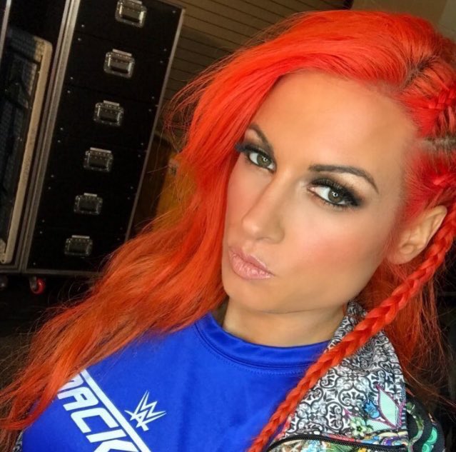 Team Raw will bow to blue, they will know the true goddess of straight fiya #TeamLynch #BowToTheGoddess