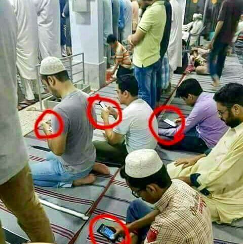taslimanasreen's tweet photo. Wow! Facebook or sexchat more interesting than namaz. https://t.co/LY2Mh7bbxj