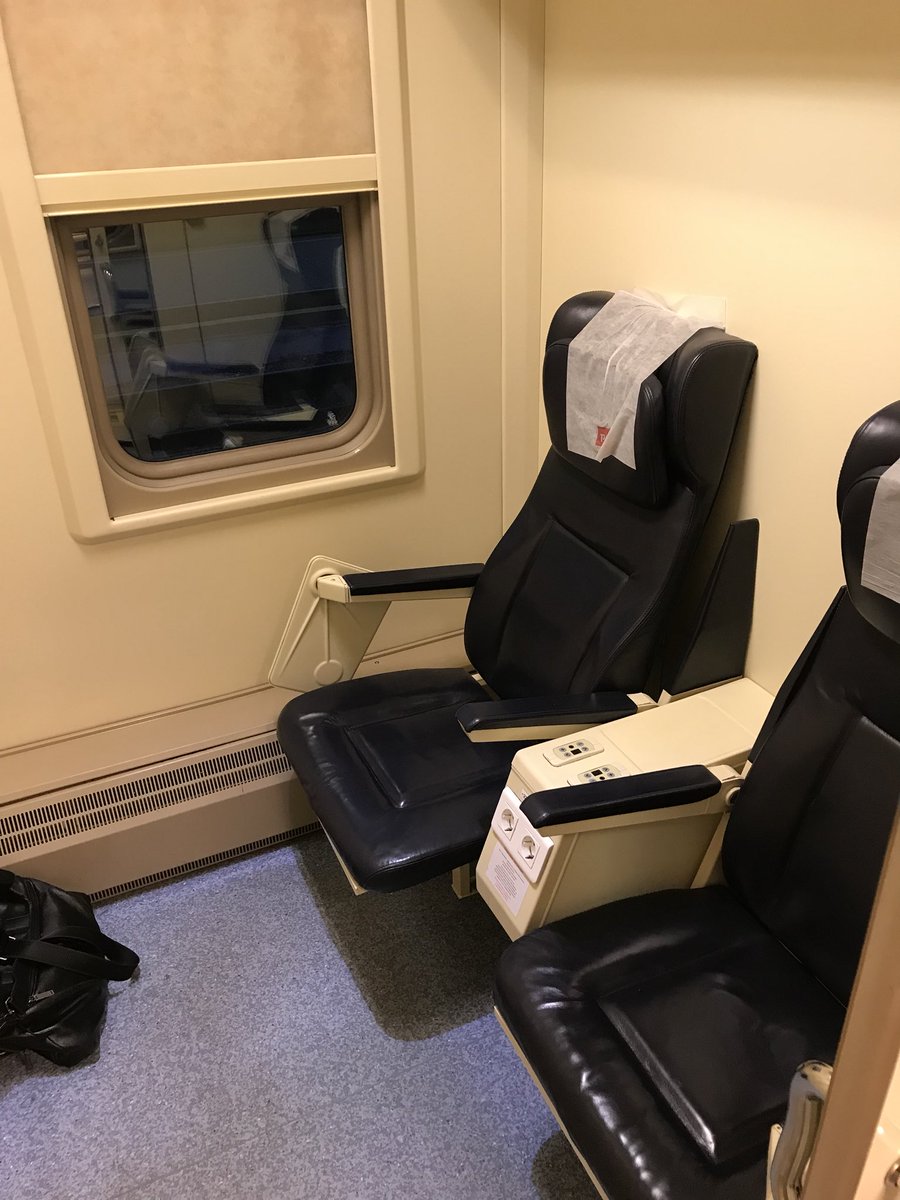 Оказывается в фирменном поезде есть сидячий бизнес класс: случайно купил. Стоит как обычный, но вот так 😍